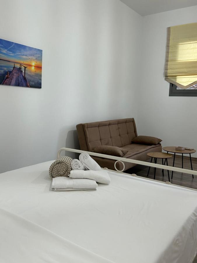 Paola's Near Athens Airport Apartment *