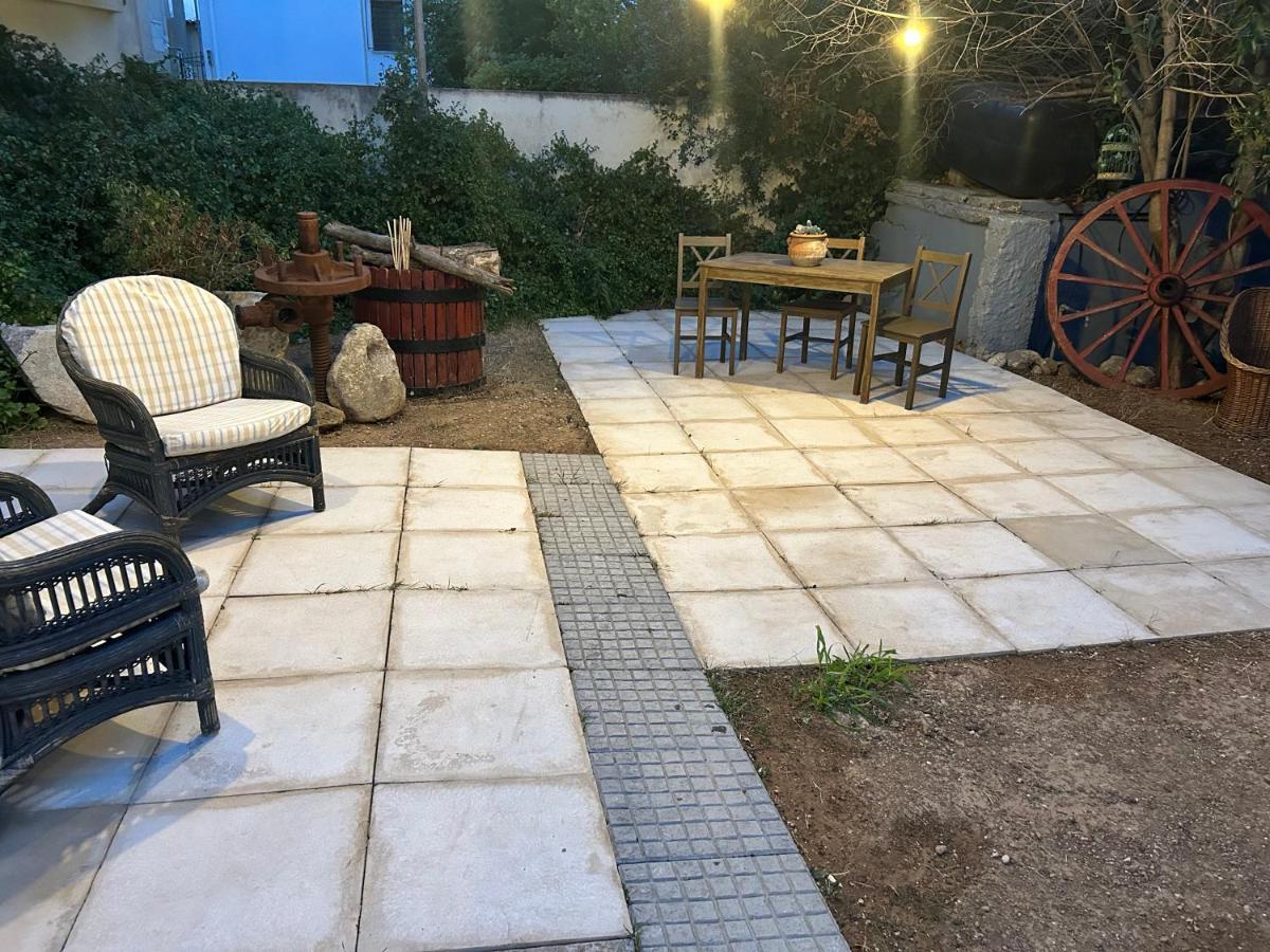 Paola's Near Athens Airport *